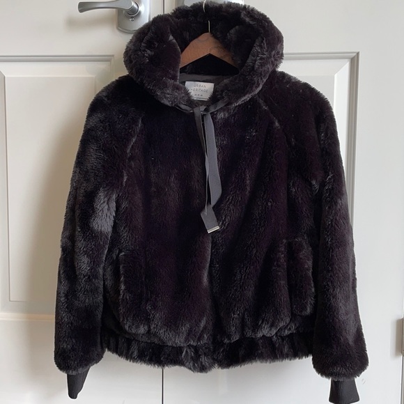 Urban Heritage Jackets & Blazers - 10/10 Cozy and Warm! XS women Faux Fur Coat Black